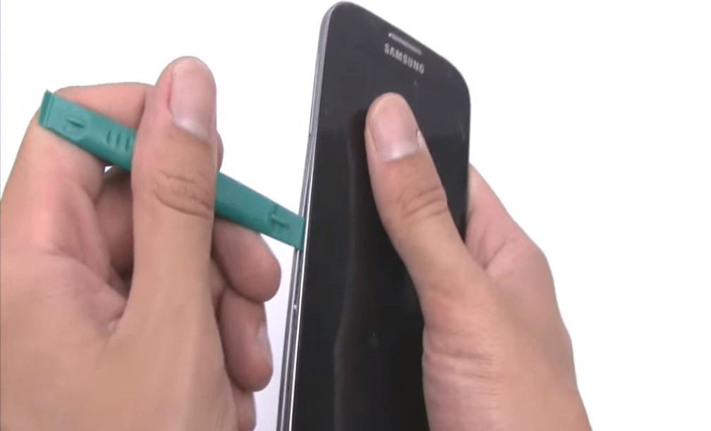 How to Replace Samsung Galaxy S4 Screen - 89