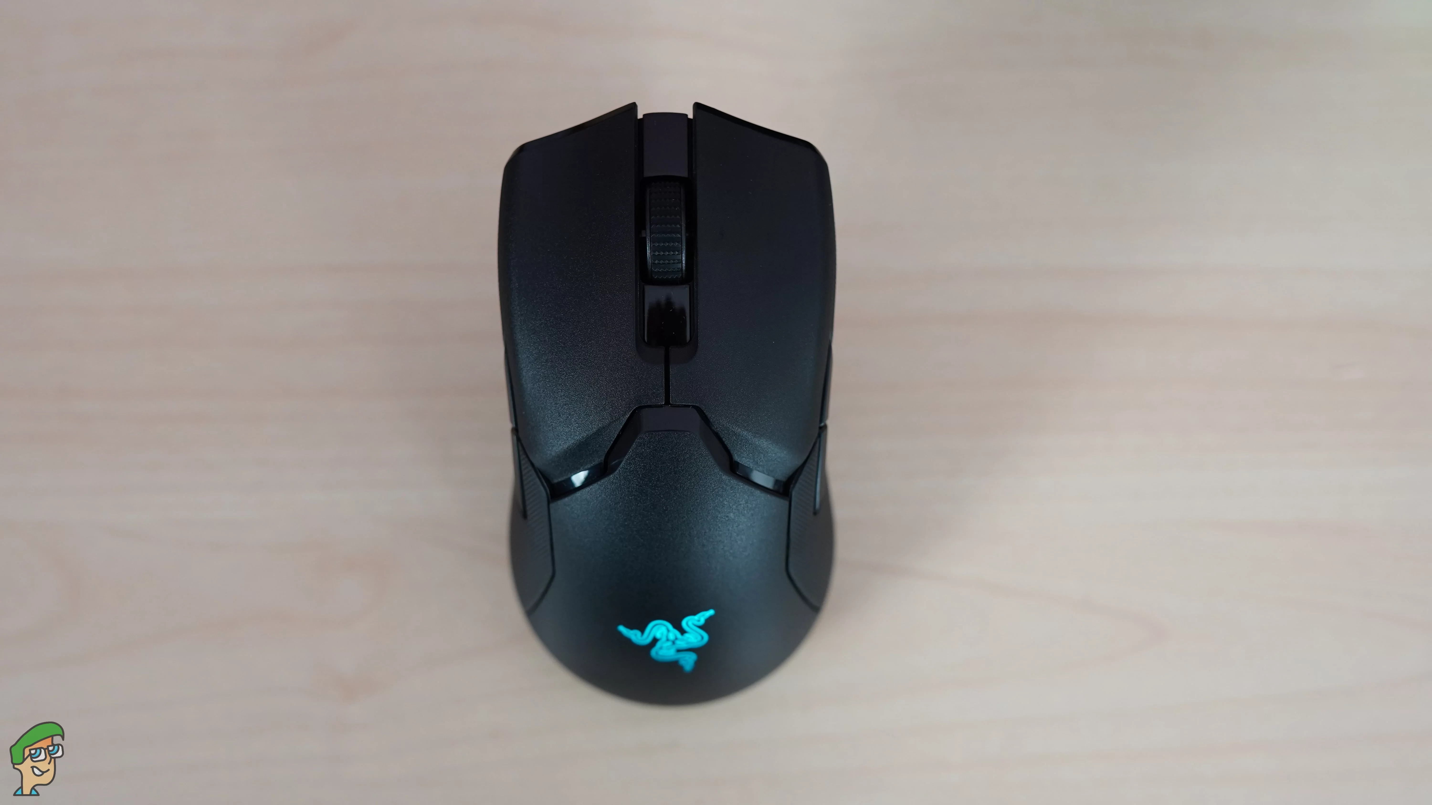 razer viper ultimate wirless gaming mouse aerial view