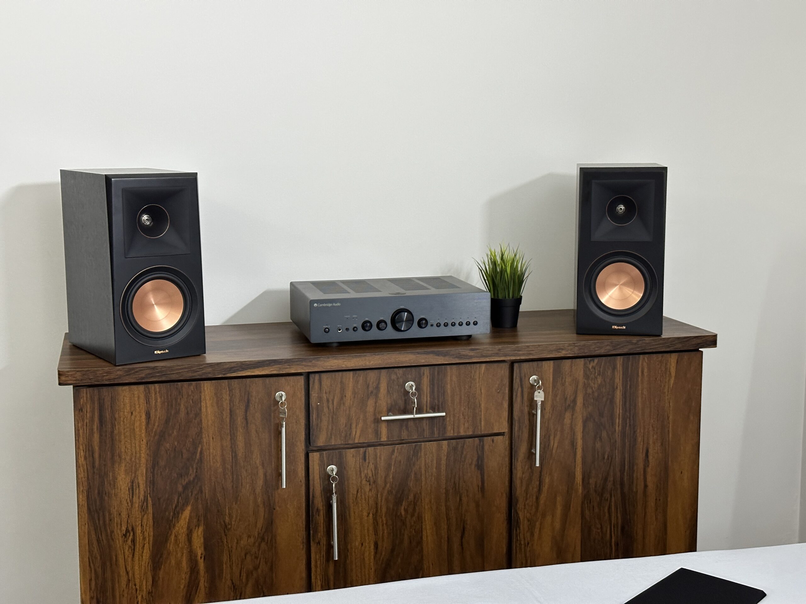home theatre power manager with bookshelf speakers