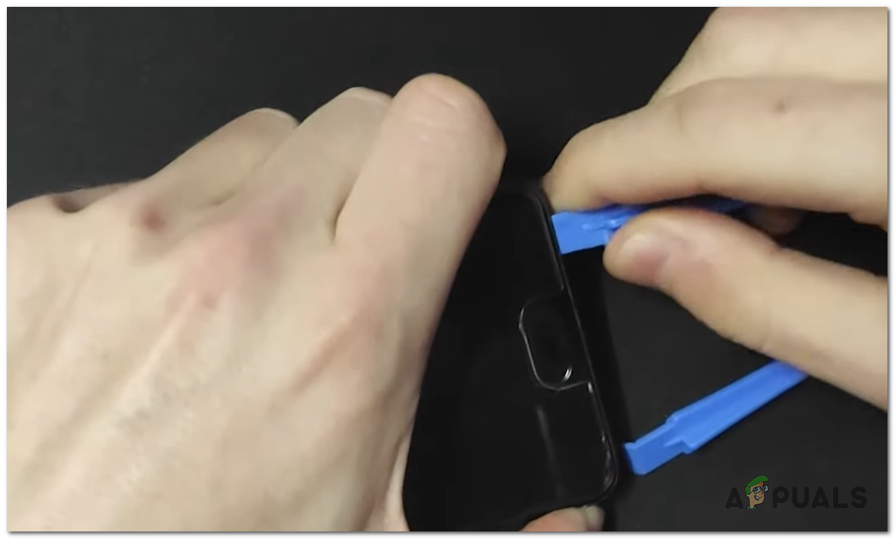 Removing the screen from the phone